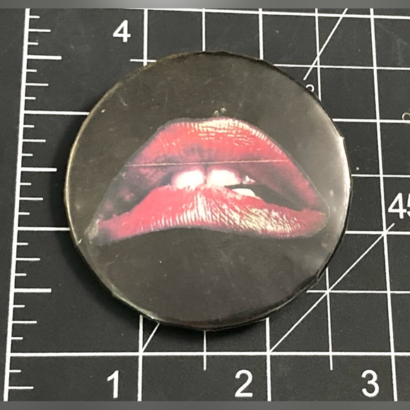 Original Vintage Rocky Horror Picture Show A Different Set of Jaws Button Pin - Picture 2 of 5